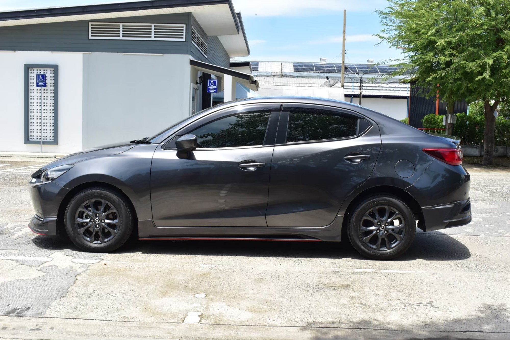 Mazda 2 1.3 S leather เครื่องยนต์: เบนซิน เกียร์: ออโต้ ปี: 2020 สี: เทา ไมล์ 15,xxx Km. (รูปที่ 9)