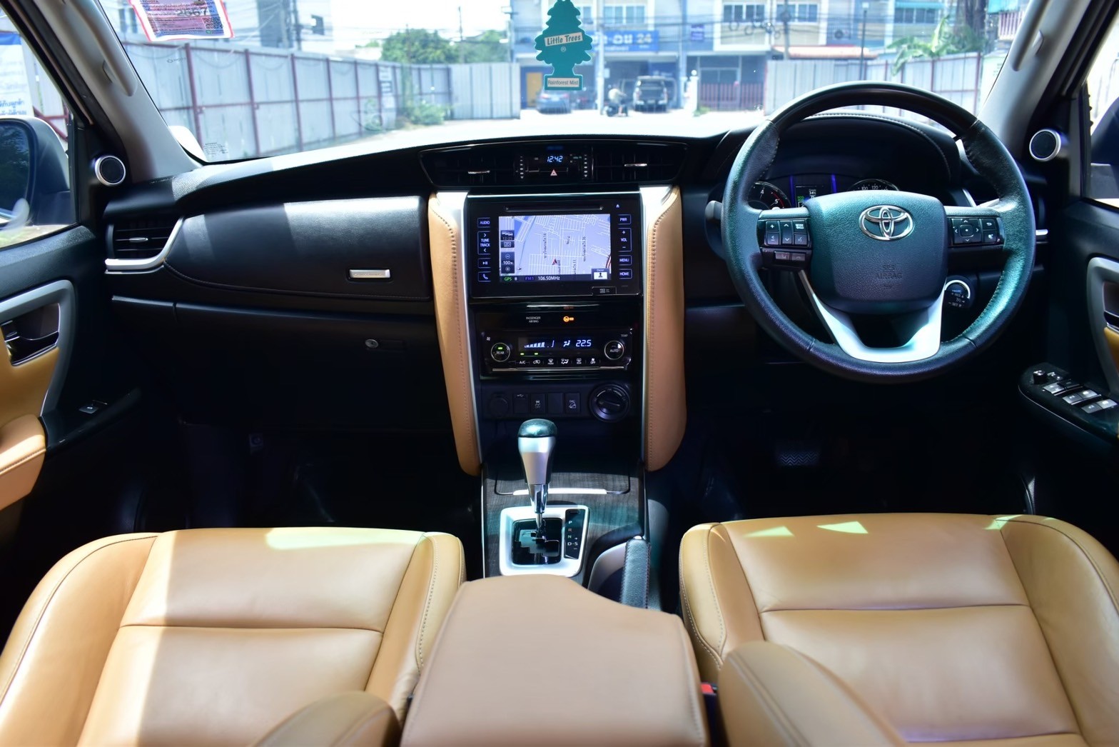 Toyota Fortuner 2.8 v Sigma4 4WD เครื่องยนต์: ดีเซล เกียร์: ออโต้ ปี: 2017 สี:ขาว ไมล์: 16x,xxx กม.☑️ (รูปที่ 17)