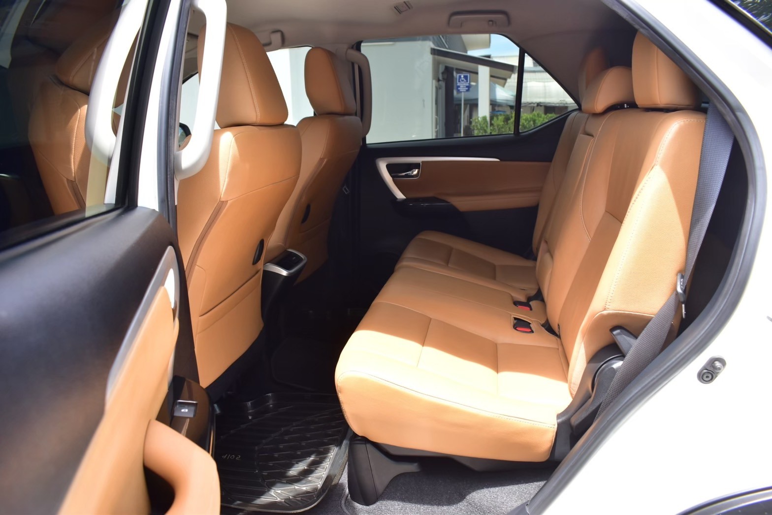 Toyota Fortuner 2.8 v Sigma4 4WD เครื่องยนต์: ดีเซล เกียร์: ออโต้ ปี: 2017 สี:ขาว ไมล์: 16x,xxx กม.☑️ (รูปที่ 12)