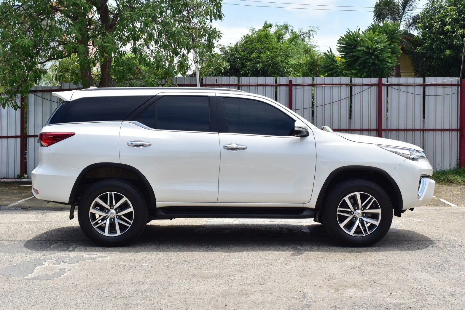 Toyota Fortuner 2.8 v Sigma4 4WD เครื่องยนต์: ดีเซล เกียร์: ออโต้ ปี: 2017 สี:ขาว ไมล์: 16x,xxx กม.☑️ (รูปที่ 9)