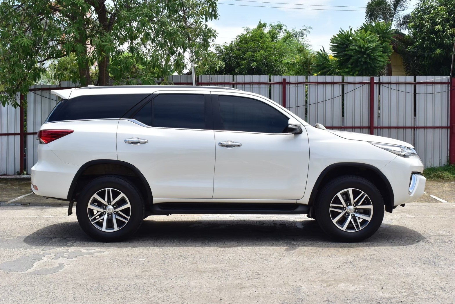 Toyota Fortuner 2.8 v Sigma4 4WD เครื่องยนต์: ดีเซล เกียร์: ออโต้ ปี: 2017 สี:ขาว ไมล์: 16x,xxx กม.☑️