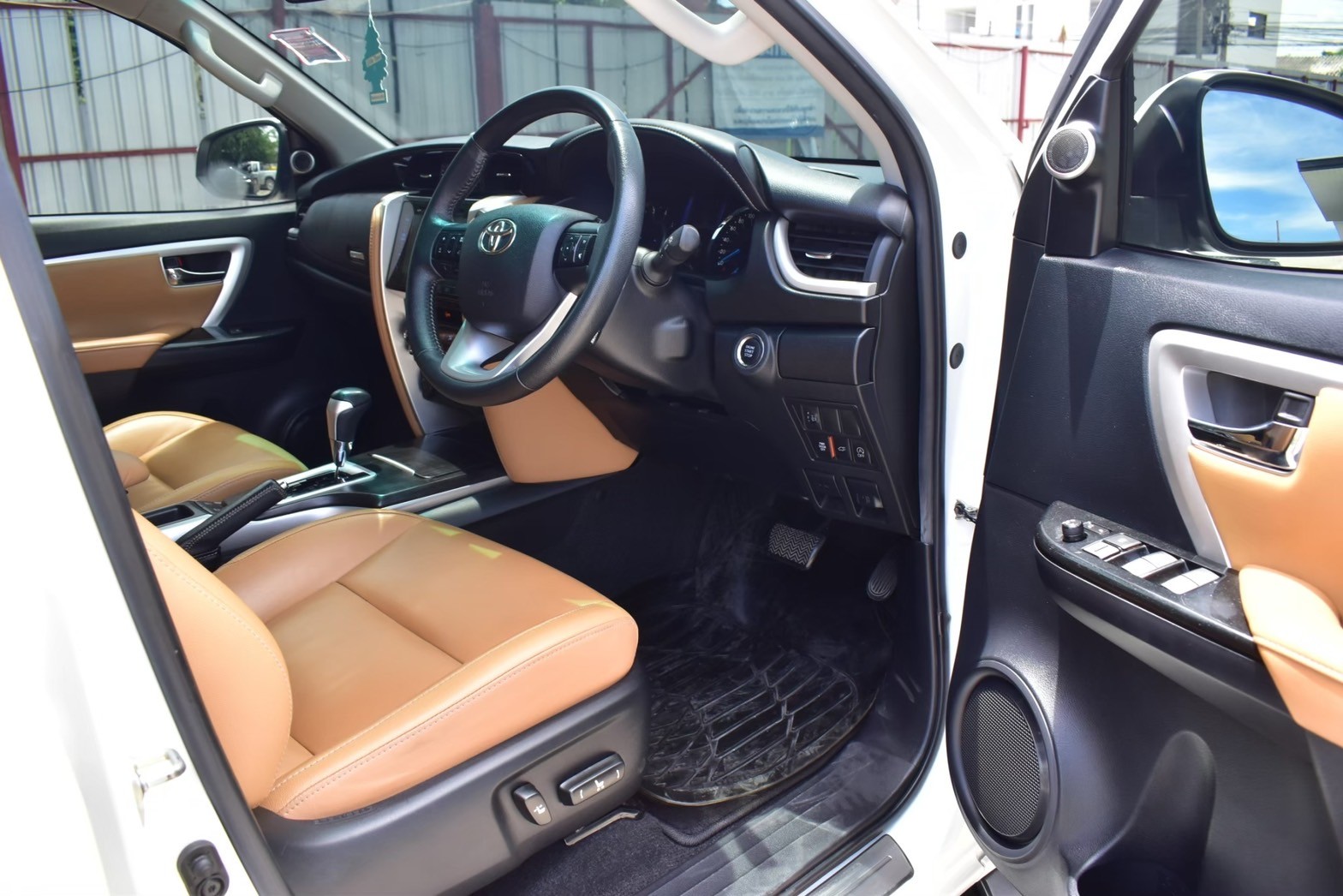 Toyota Fortuner 2.8 v Sigma4 4WD เครื่องยนต์: ดีเซล เกียร์: ออโต้ ปี: 2017 สี:ขาว ไมล์: 16x,xxx กม.☑️ (รูปที่ 16)