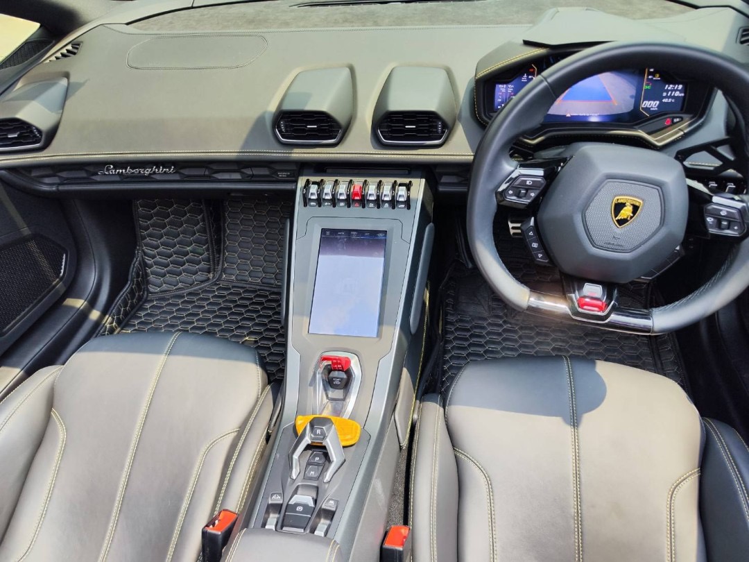 2022 Lamborghini Huracan Evo Spyder สีแดง (รูปที่ 8)