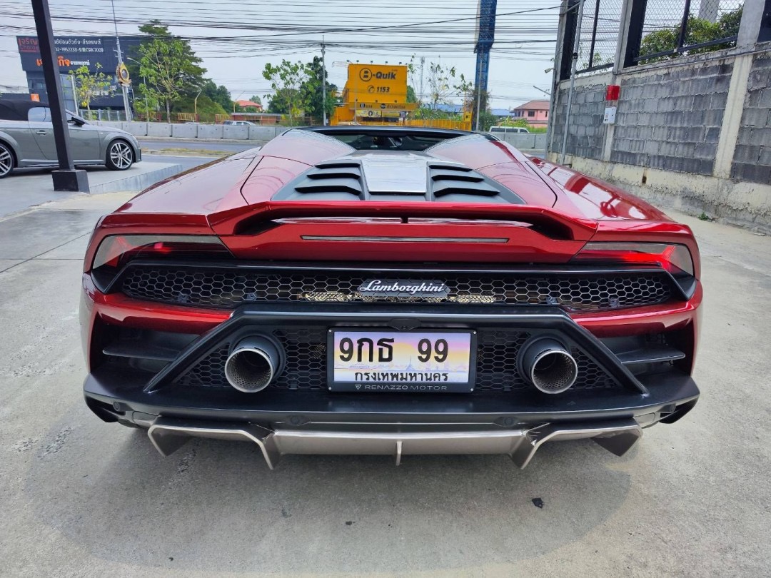 2022 Lamborghini Huracan Evo Spyder สีแดง (รูปที่ 13)