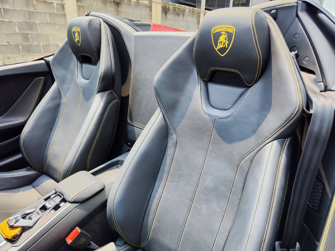 2022 Lamborghini Huracan Evo Spyder สีแดง (รูปที่ 11)