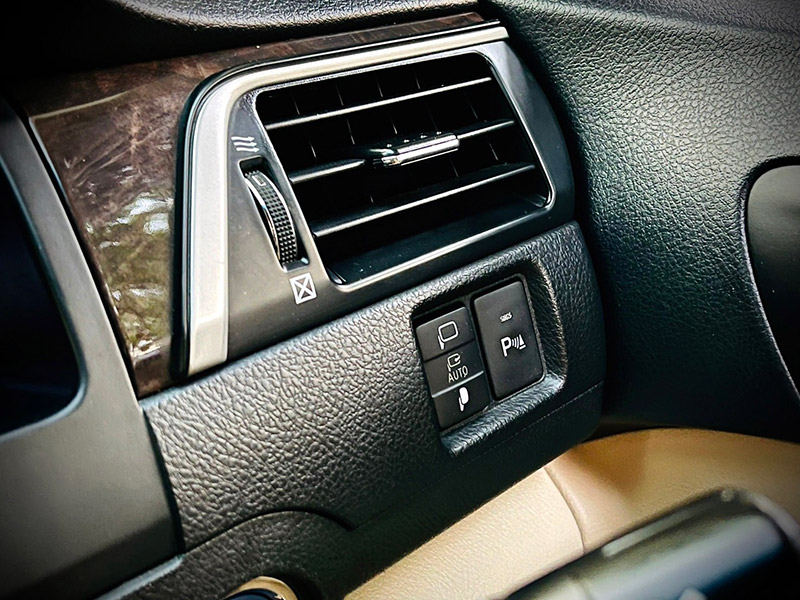 Toyota Camry 2.5 HV Premium Navi TOP ไมล์น้อยสุดในตลาด สวยสุดแน่นอนคะ (รูปที่ 36)