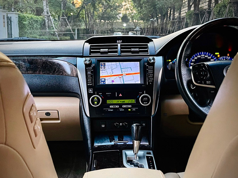 Toyota Camry 2.5 HV Premium Navi TOP ไมล์น้อยสุดในตลาด สวยสุดแน่นอนคะ (รูปที่ 28)