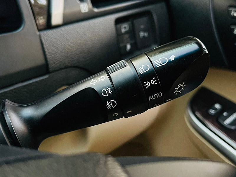 Toyota Camry 2.5 HV Premium Navi TOP ไมล์น้อยสุดในตลาด สวยสุดแน่นอนคะ (รูปที่ 35)