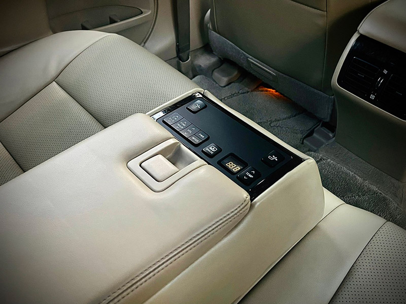 Toyota Camry 2.5 HV Premium Navi TOP ไมล์น้อยสุดในตลาด สวยสุดแน่นอนคะ (รูปที่ 41)