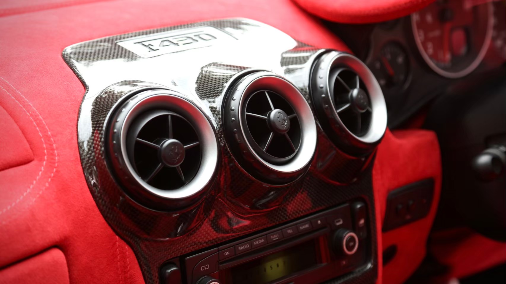 2007 Ferrari F430 สีเงิน (รูปที่ 8)