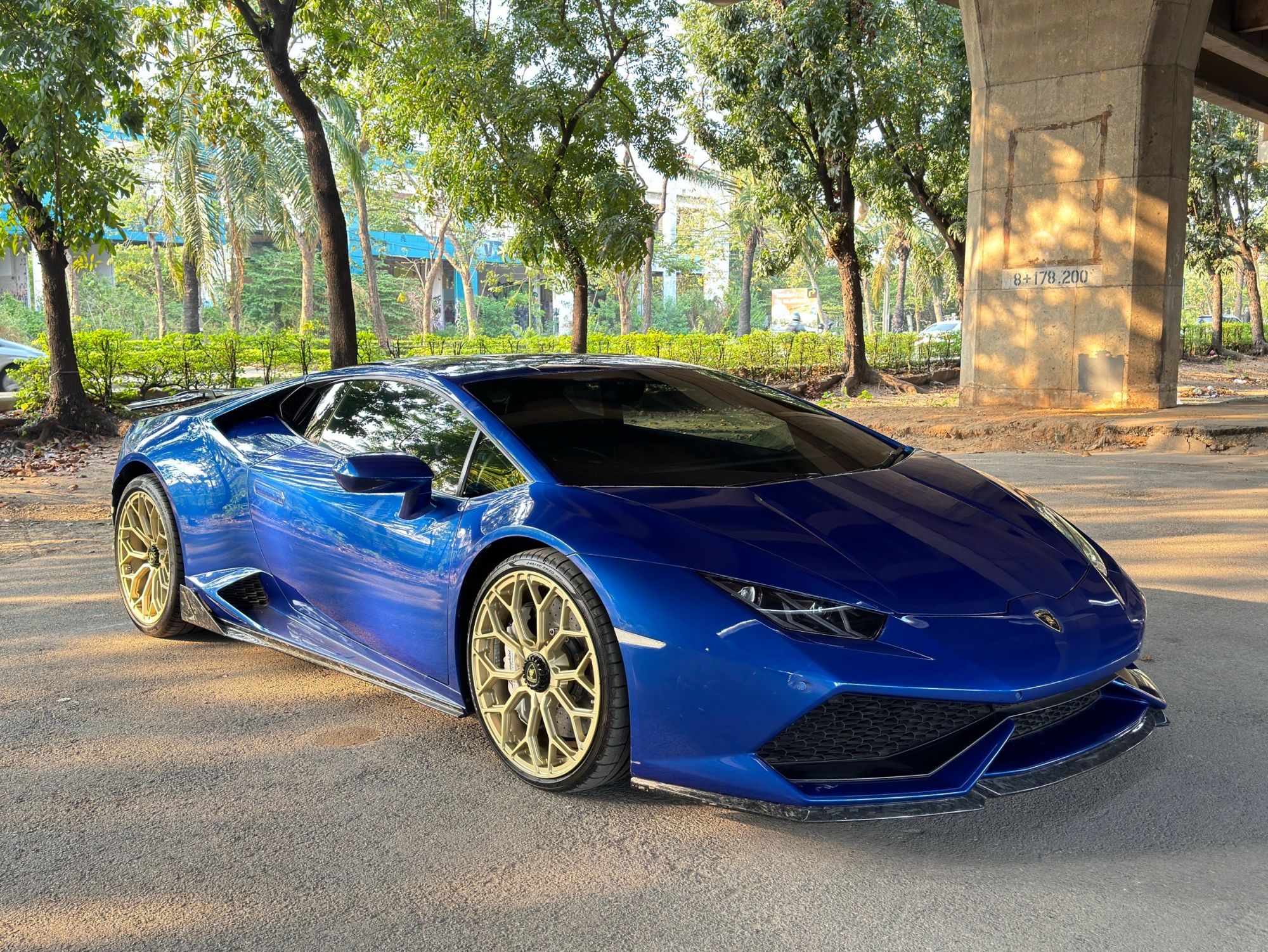 2017 Lamborghini Huracan Performante สีน้ำเงิน (รูปที่ 3)