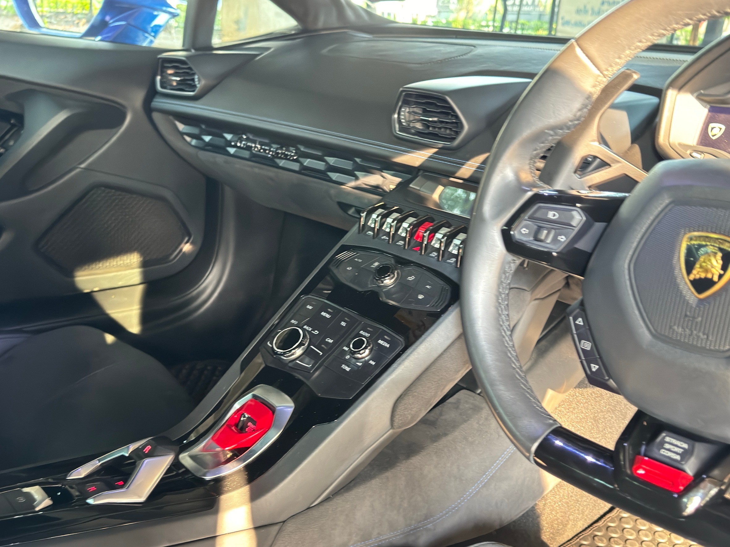 2017 Lamborghini Huracan Performante สีน้ำเงิน (รูปที่ 4)
