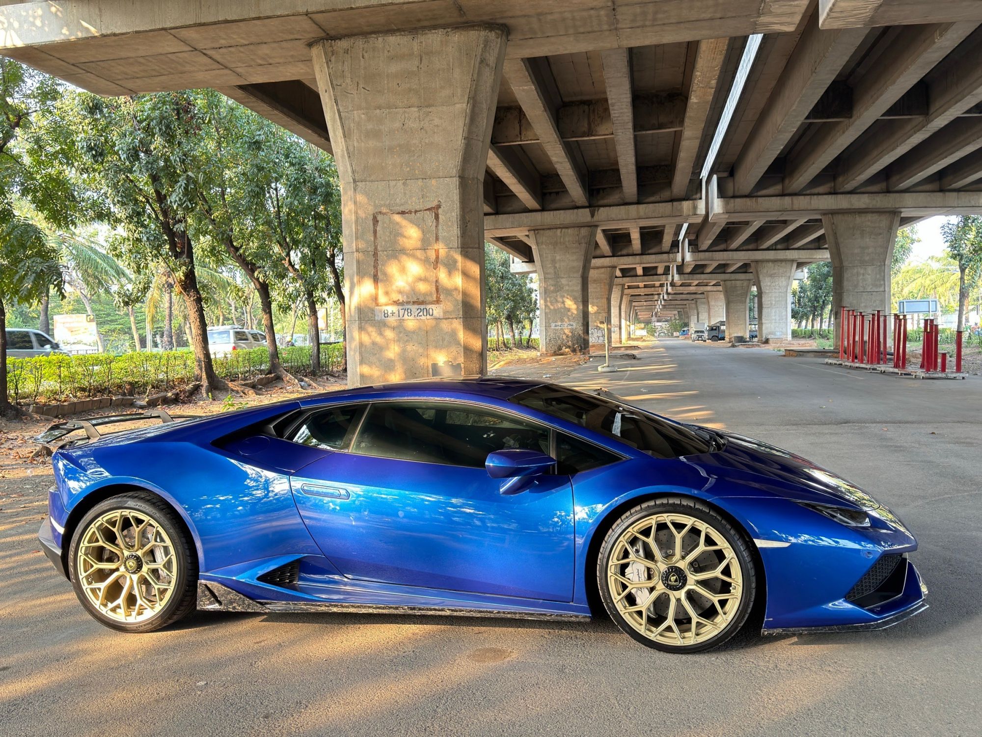 2017 Lamborghini Huracan Performante สีน้ำเงิน (รูปที่ 8)