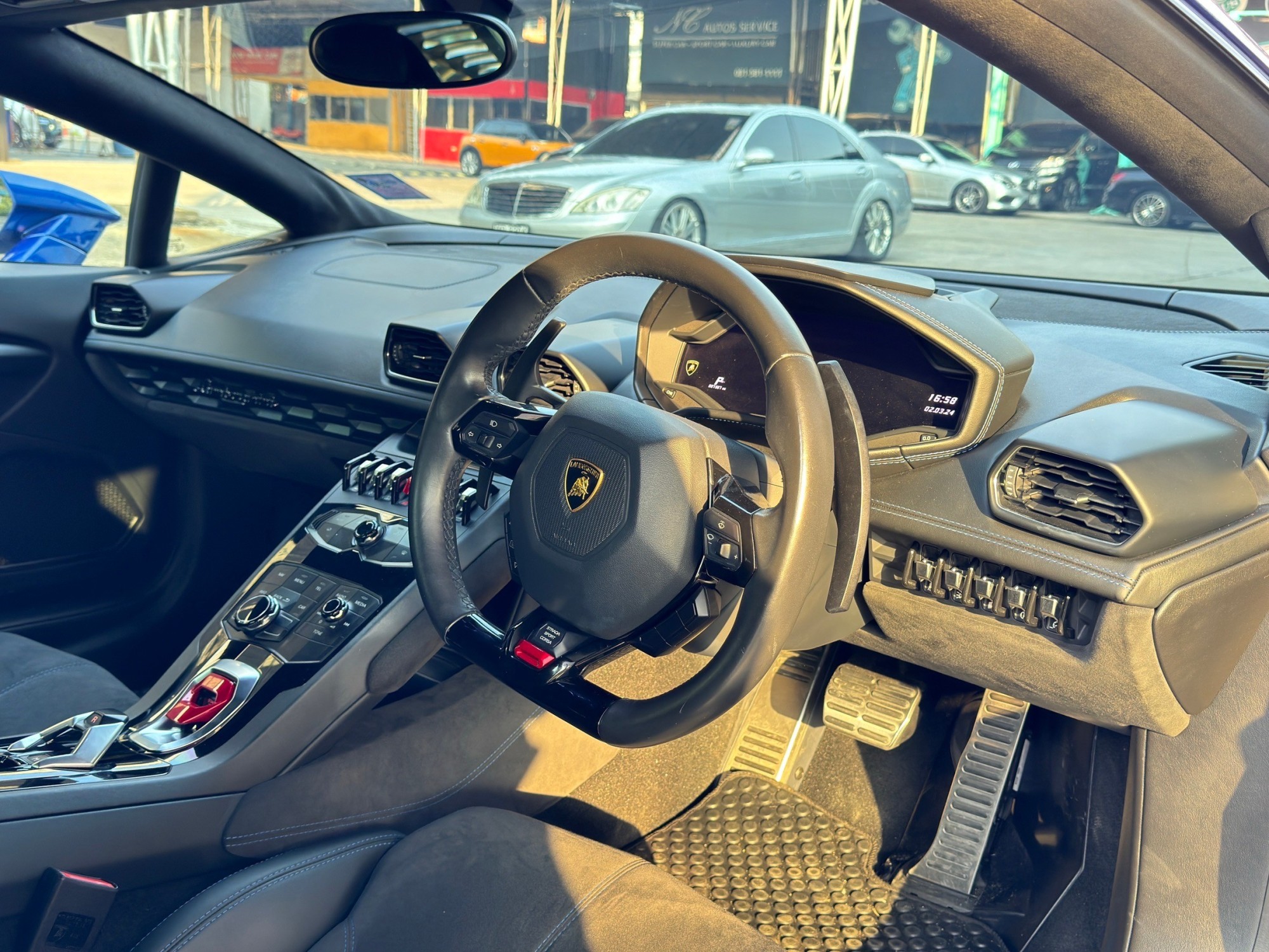 2017 Lamborghini Huracan Performante สีน้ำเงิน (รูปที่ 12)