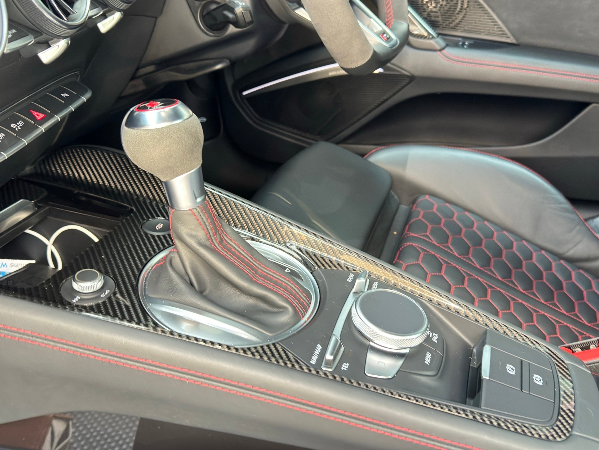 2022 Audi TT RS Coupe สีแดง (รูปที่ 9)