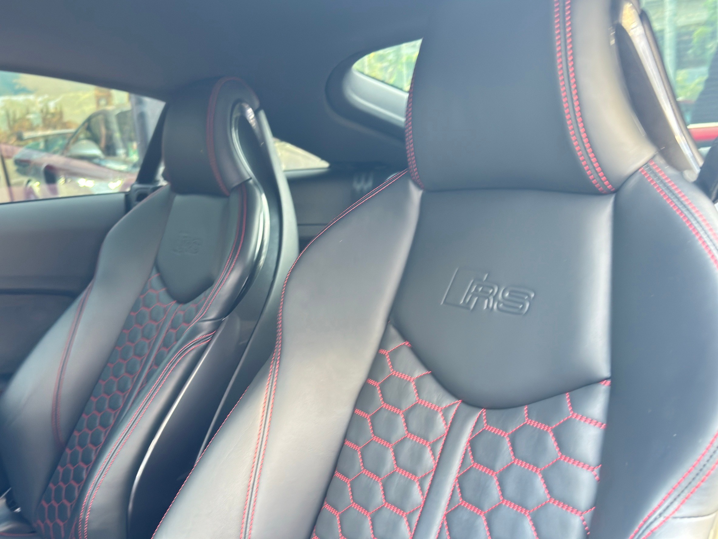 2022 Audi TT RS Coupe สีแดง (รูปที่ 7)
