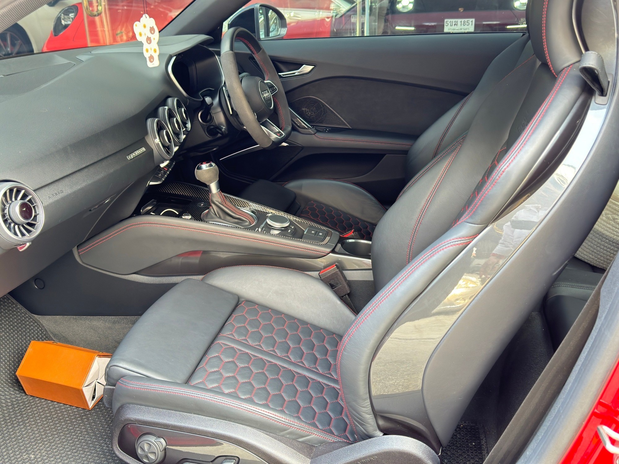 2022 Audi TT RS Coupe สีแดง (รูปที่ 2)