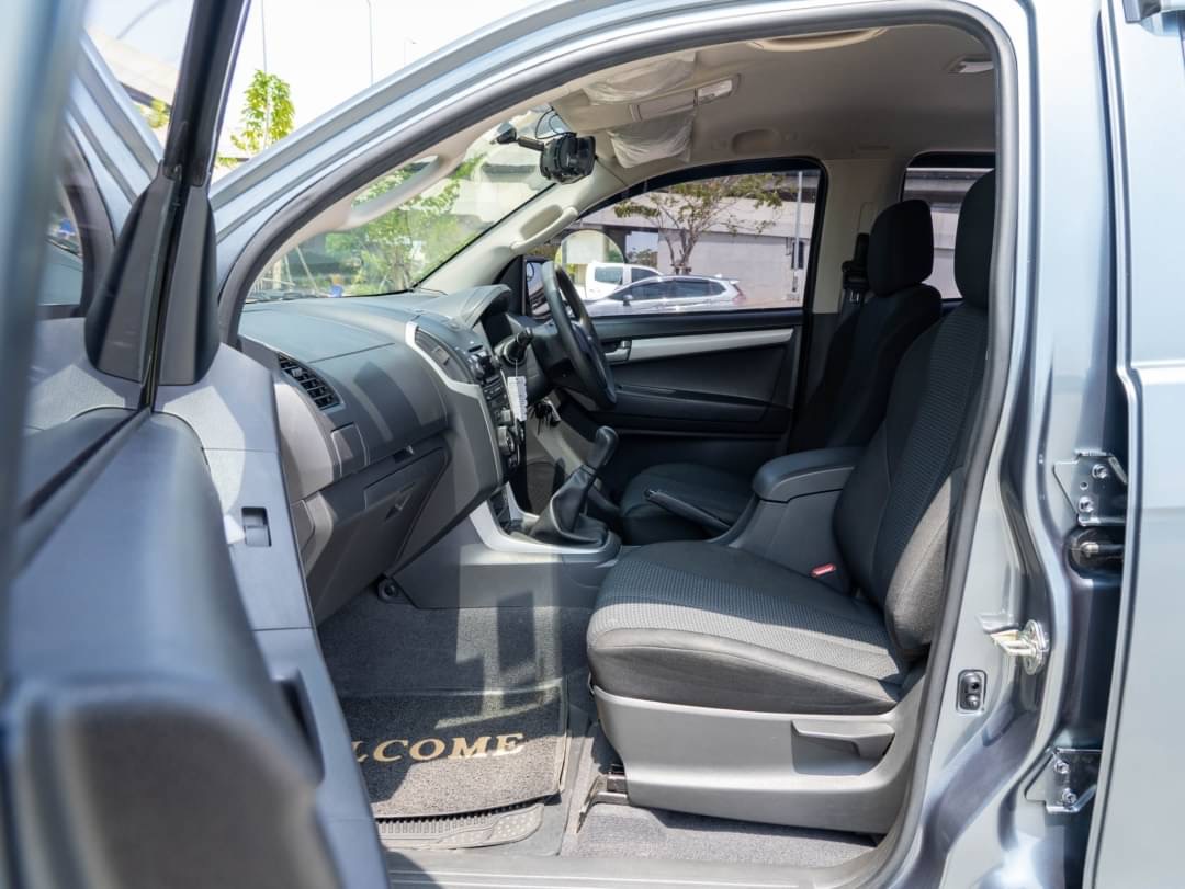 2013 Isuzu D-Max Cab4 สีเทา (รูปที่ 12)