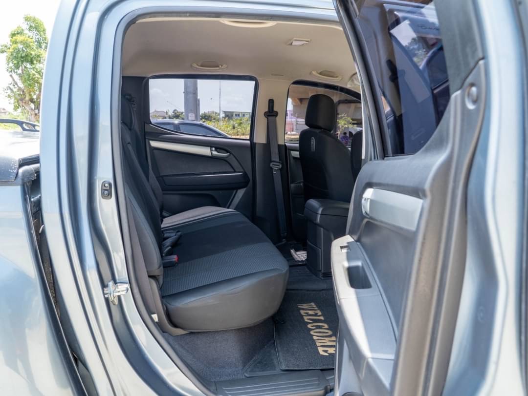 2013 Isuzu D-Max Cab4 สีเทา (รูปที่ 8)
