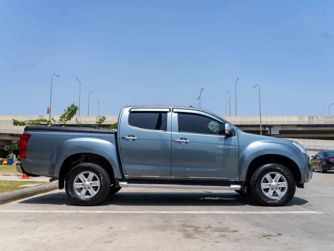 2013 Isuzu D-Max Cab4 สีเทา