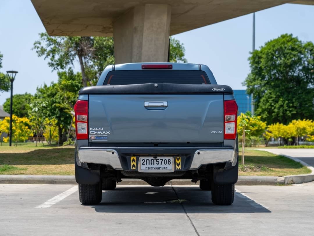 2013 Isuzu D-Max Cab4 สีเทา (รูปที่ 4)