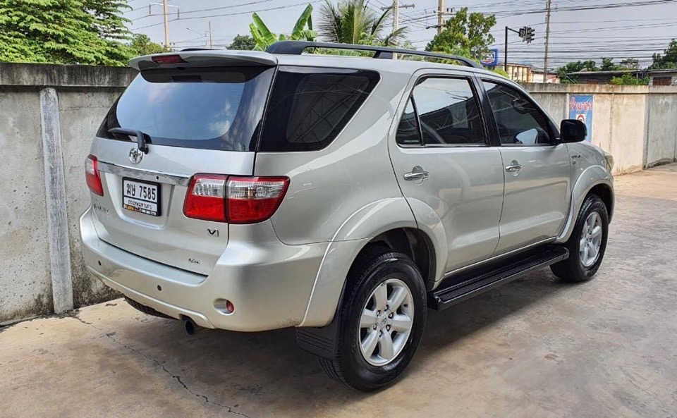 Toyota Fortuner GEN 1 ไมเนอร์เชนจ์ 1 ปี 2009 สีดำ (รูปที่ 4)