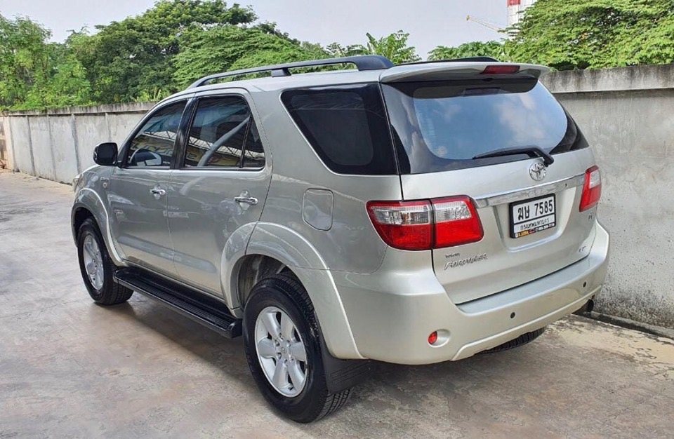 Toyota Fortuner GEN 1 ไมเนอร์เชนจ์ 1 ปี 2009 สีดำ