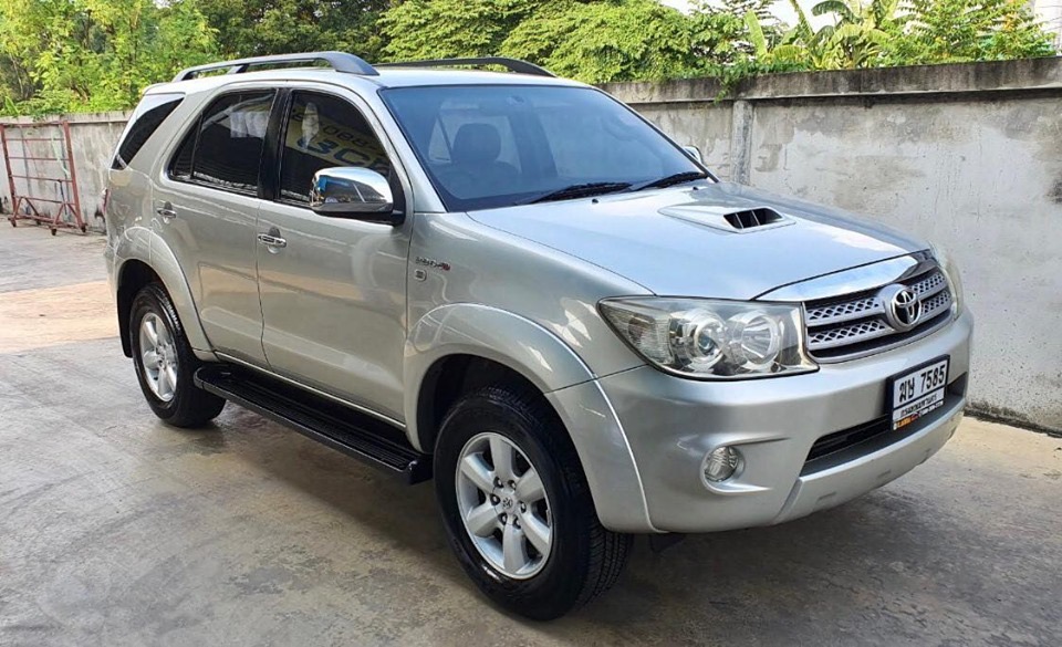 Toyota Fortuner GEN 1 ไมเนอร์เชนจ์ 1 ปี 2009 สีดำ (รูปที่ 2)