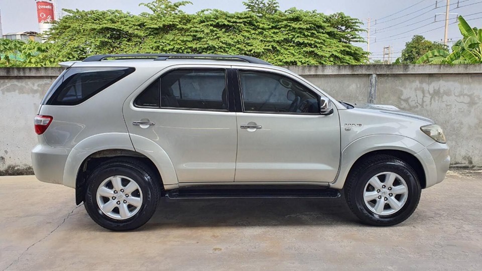 Toyota Fortuner GEN 1 ไมเนอร์เชนจ์ 1 ปี 2009 สีดำ