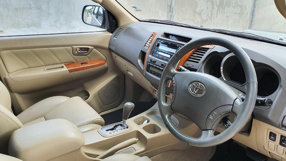 Toyota Fortuner GEN 1 ไมเนอร์เชนจ์ 1 ปี 2009 สีดำ