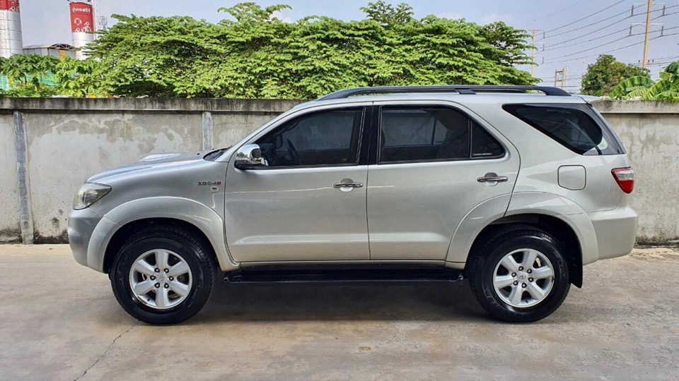 Toyota Fortuner GEN 1 ไมเนอร์เชนจ์ 1 ปี 2009 สีดำ