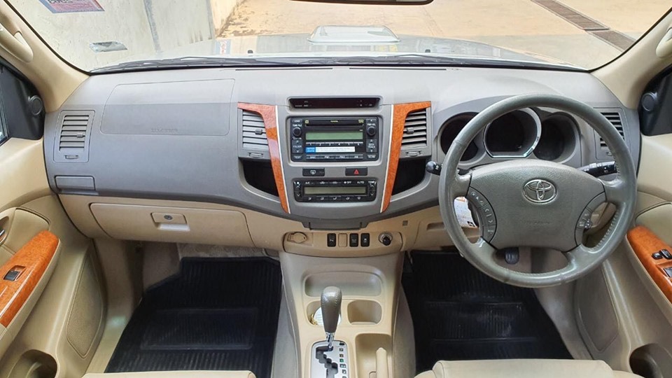 Toyota Fortuner GEN 1 ไมเนอร์เชนจ์ 1 ปี 2009 สีดำ (รูปที่ 7)