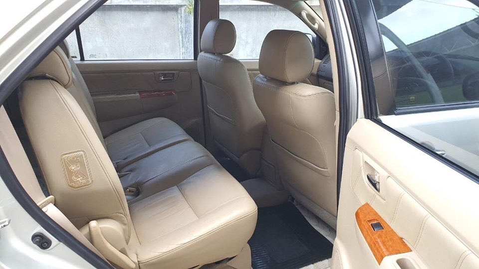 Toyota Fortuner GEN 1 ไมเนอร์เชนจ์ 1 ปี 2009 สีดำ (รูปที่ 9)