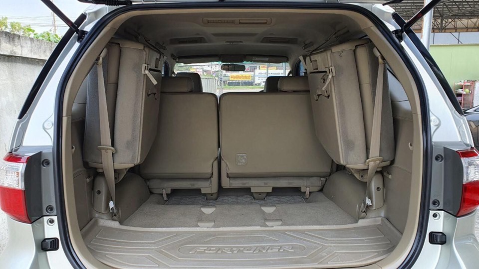 Toyota Fortuner GEN 1 ไมเนอร์เชนจ์ 1 ปี 2009 สีดำ (รูปที่ 10)