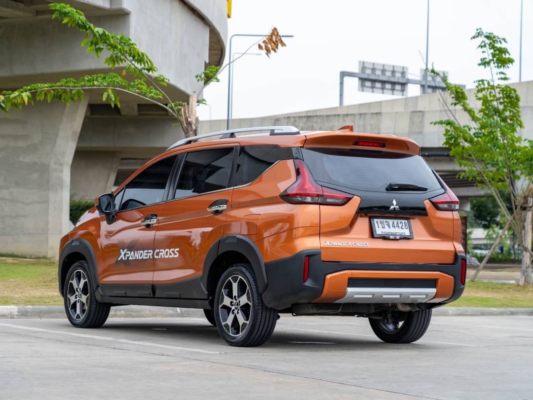 2020 Mitsubishi Xpander สีน้ำตาล (รูปที่ 2)