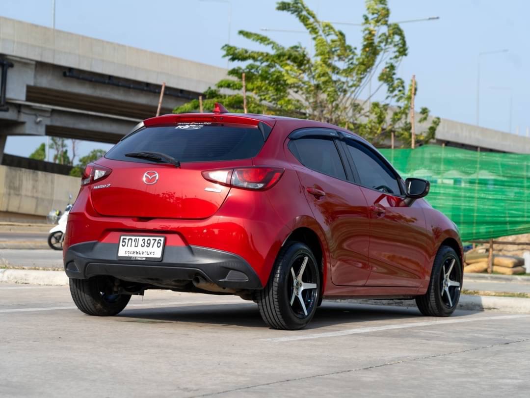 2016 Mazda 2 Sedan (4 ประตู) สีแดง