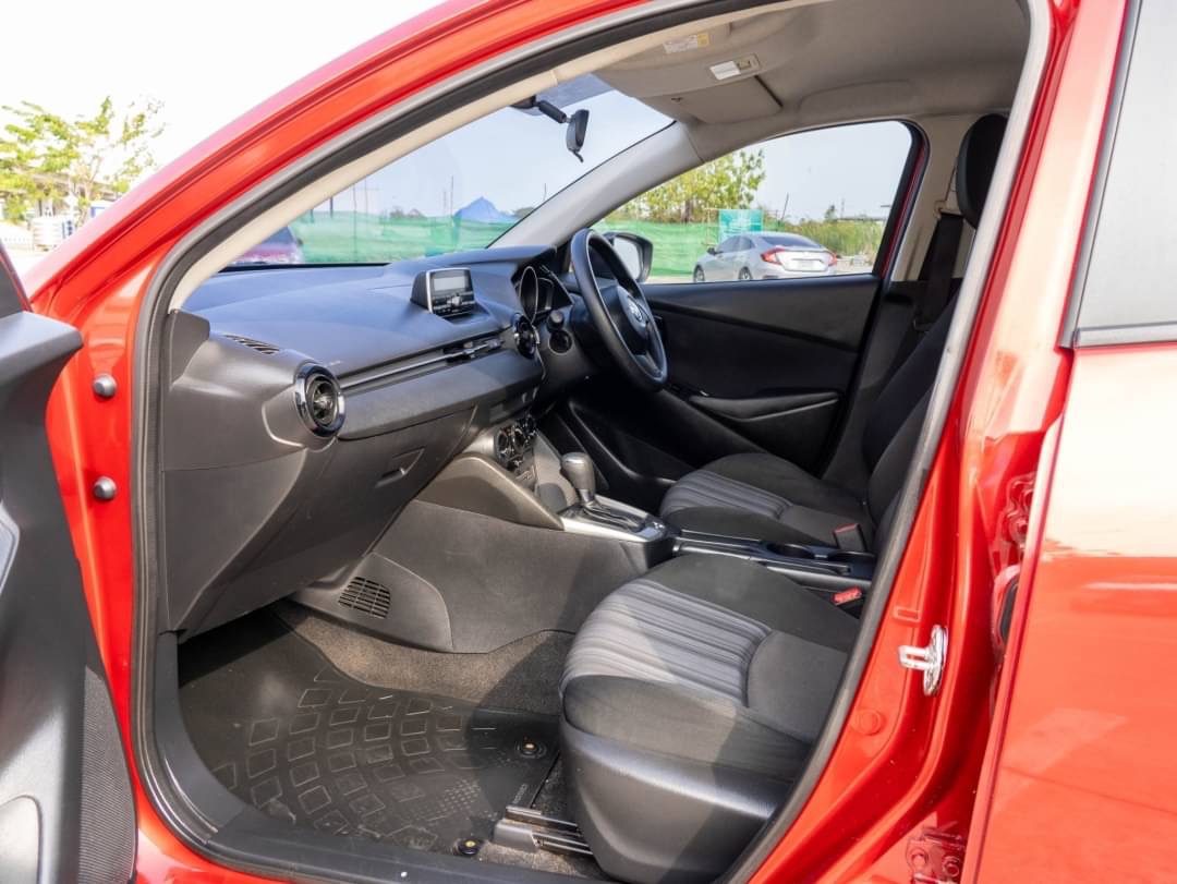 2016 Mazda 2 Sedan (4 ประตู) สีแดง (รูปที่ 15)