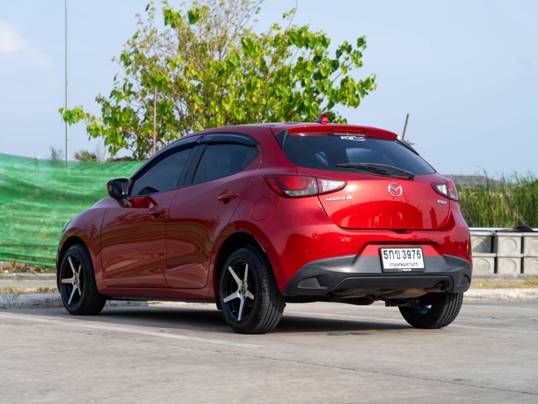 2016 Mazda 2 Sedan (4 ประตู) สีแดง