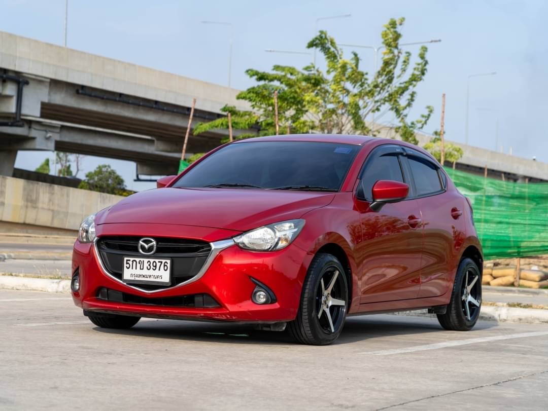2016 Mazda 2 Sedan (4 ประตู) สีแดง