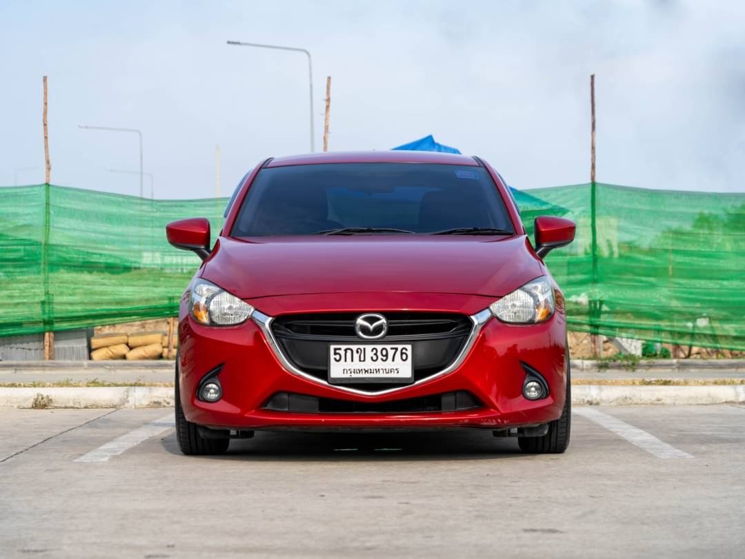 2016 Mazda 2 Sedan (4 ประตู) สีแดง