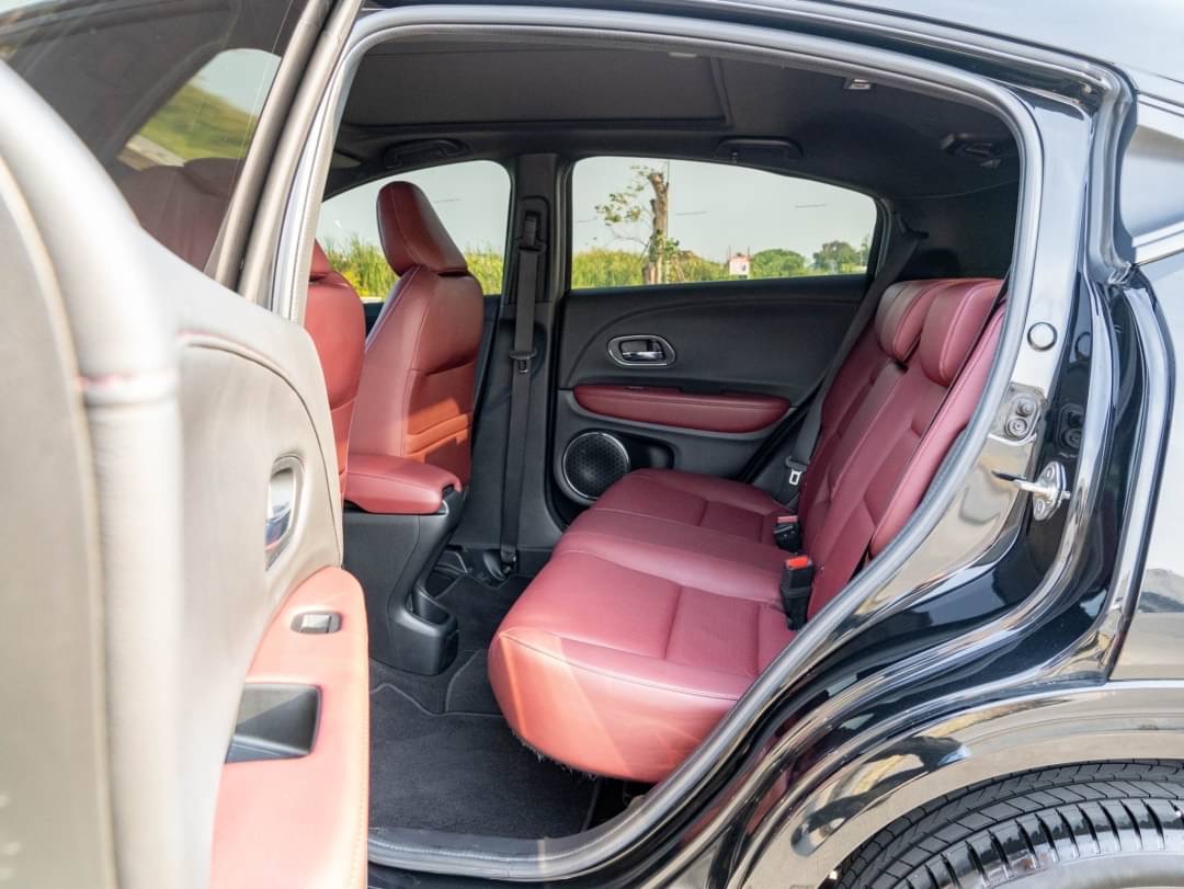 2021 Honda HR-V สีดำ (รูปที่ 8)