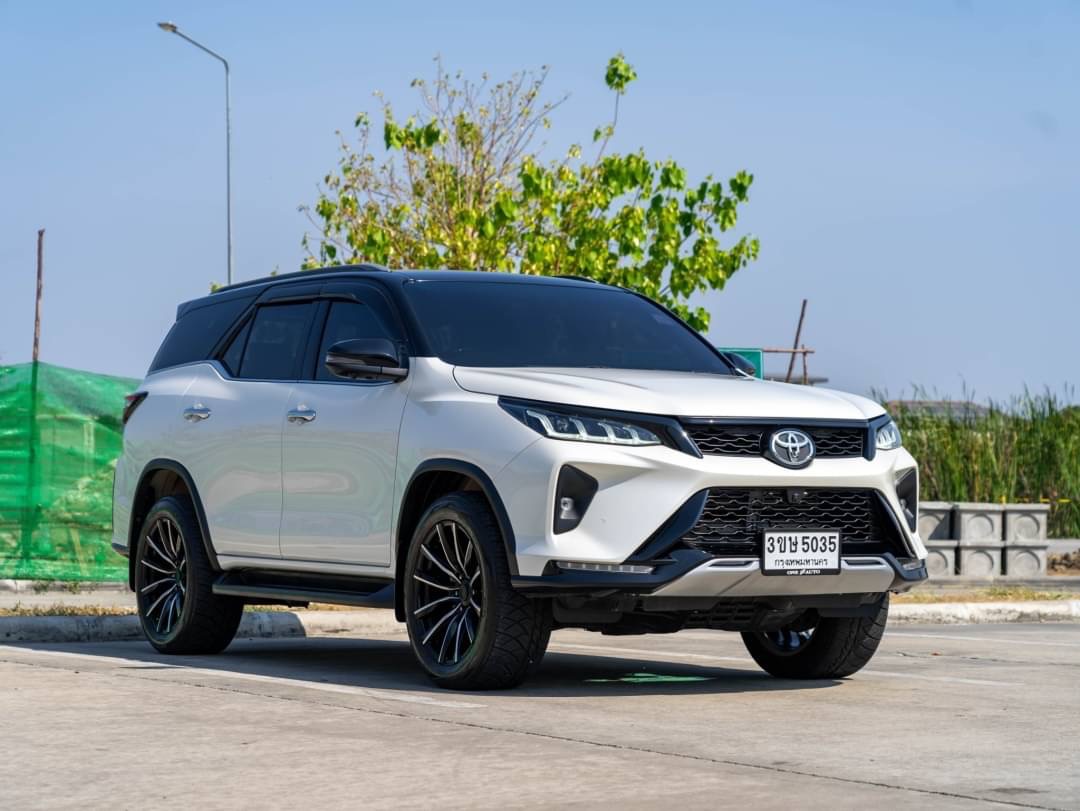 2023 Toyota Fortuner สีขาว (รูปที่ 2)