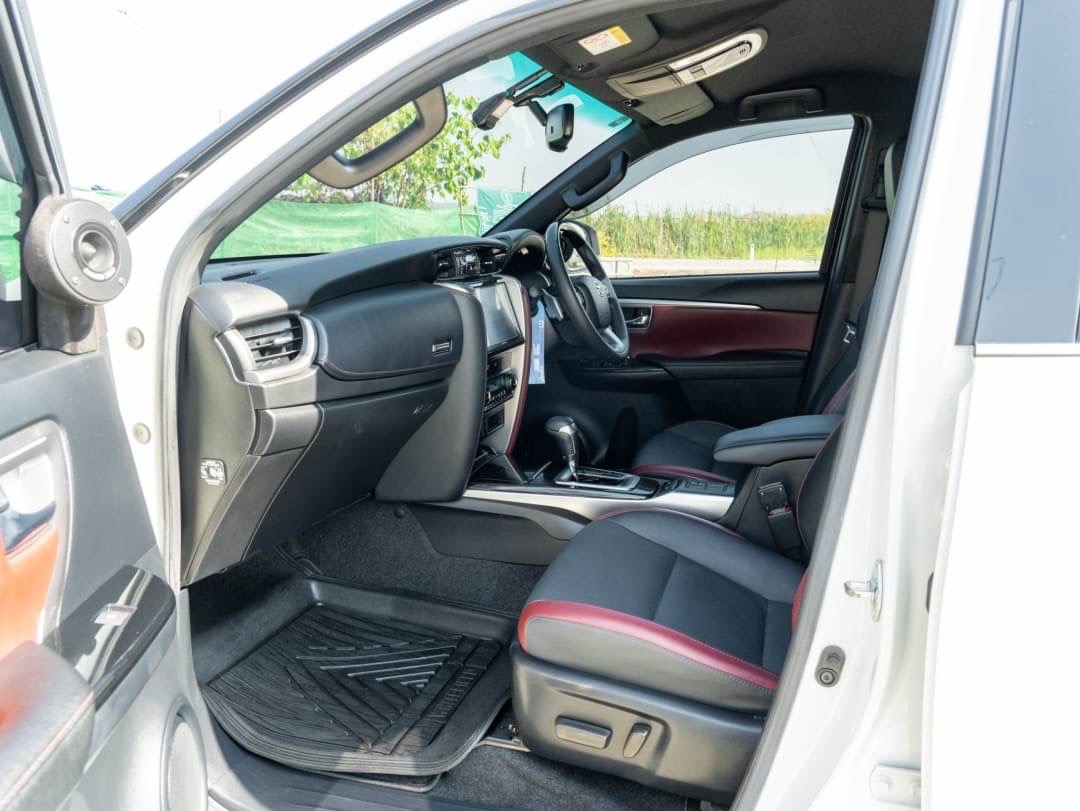 2023 Toyota Fortuner สีขาว (รูปที่ 12)