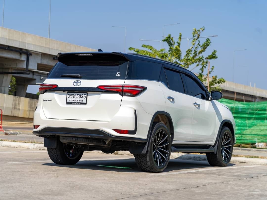 2023 Toyota Fortuner สีขาว