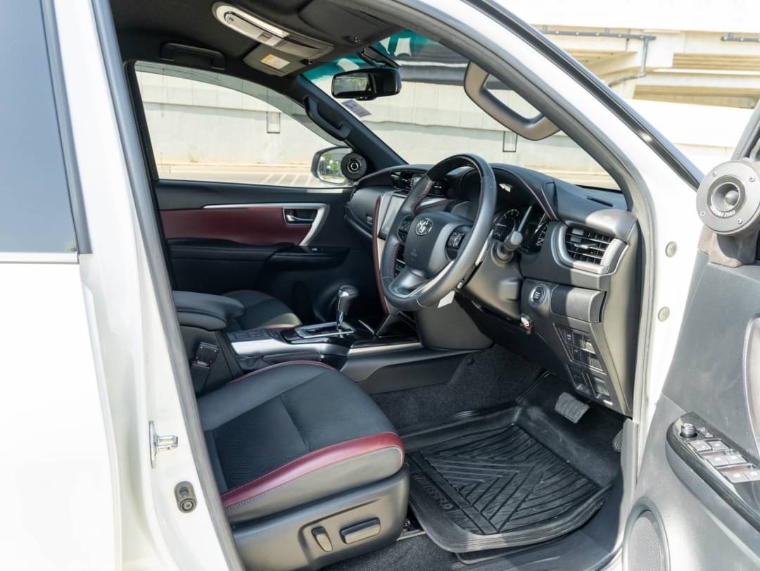2023 Toyota Fortuner สีขาว (รูปที่ 14)