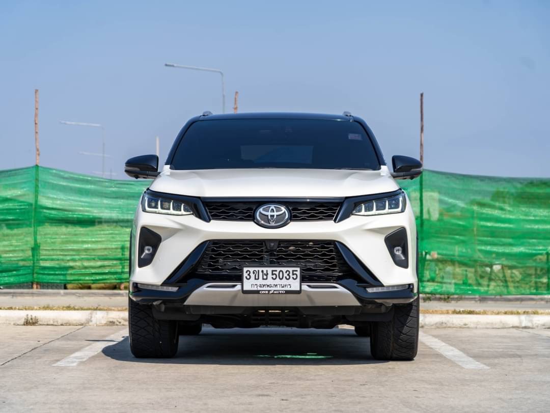 2023 Toyota Fortuner สีขาว