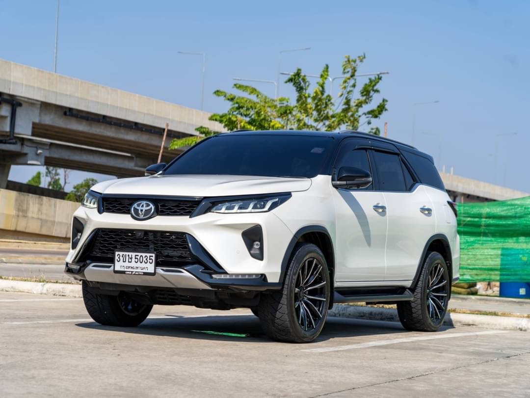 2023 Toyota Fortuner สีขาว