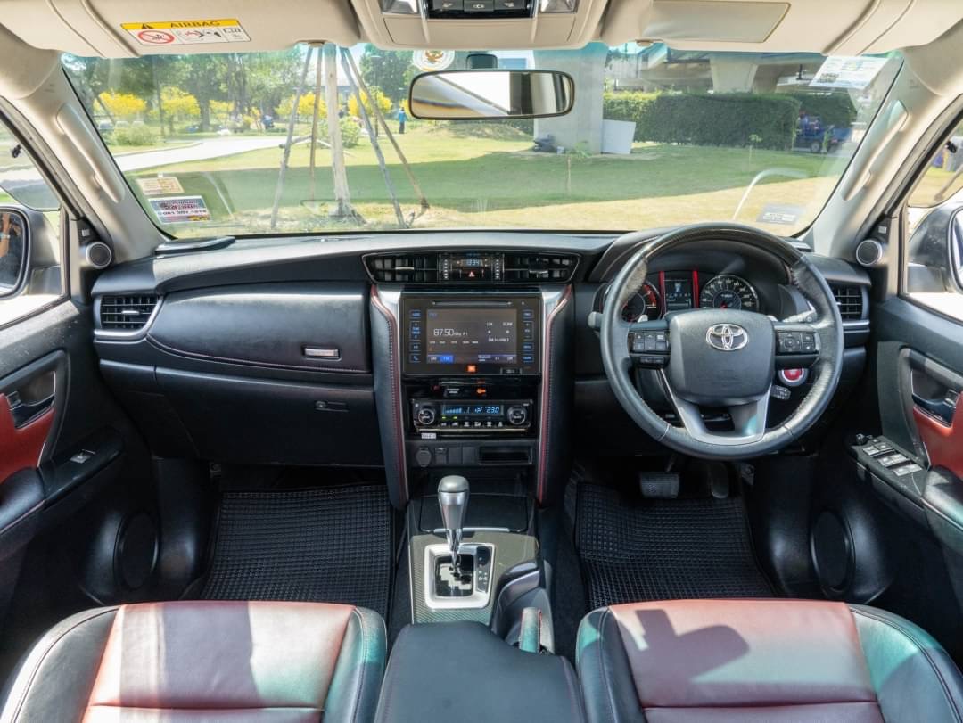 2019 Toyota Fortuner สีขาว (รูปที่ 17)