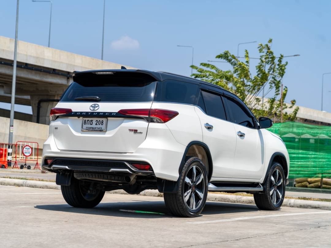 2019 Toyota Fortuner สีขาว