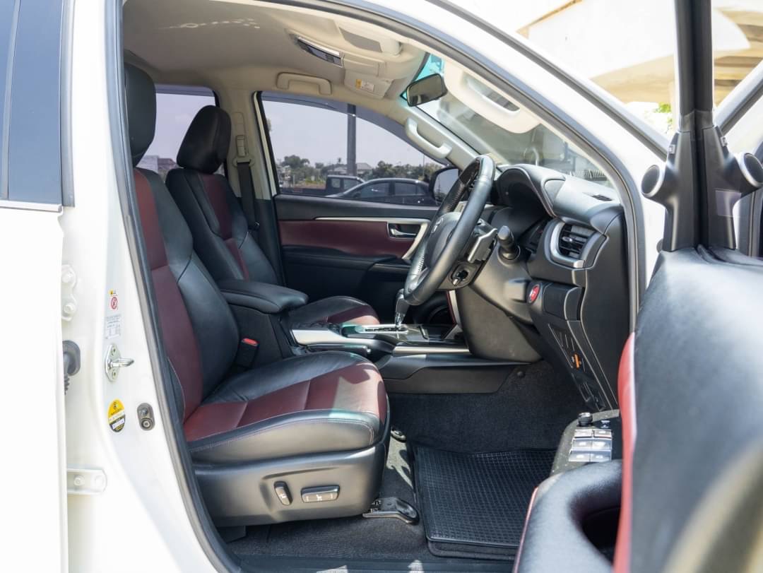 2019 Toyota Fortuner สีขาว (รูปที่ 15)